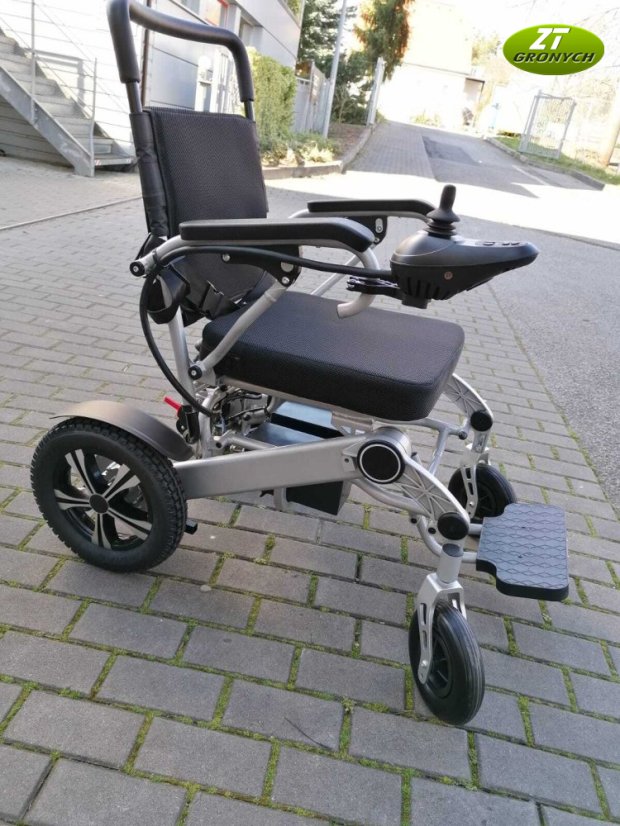 SELVO i4500 - skládací elektrický invalidní vozík 9