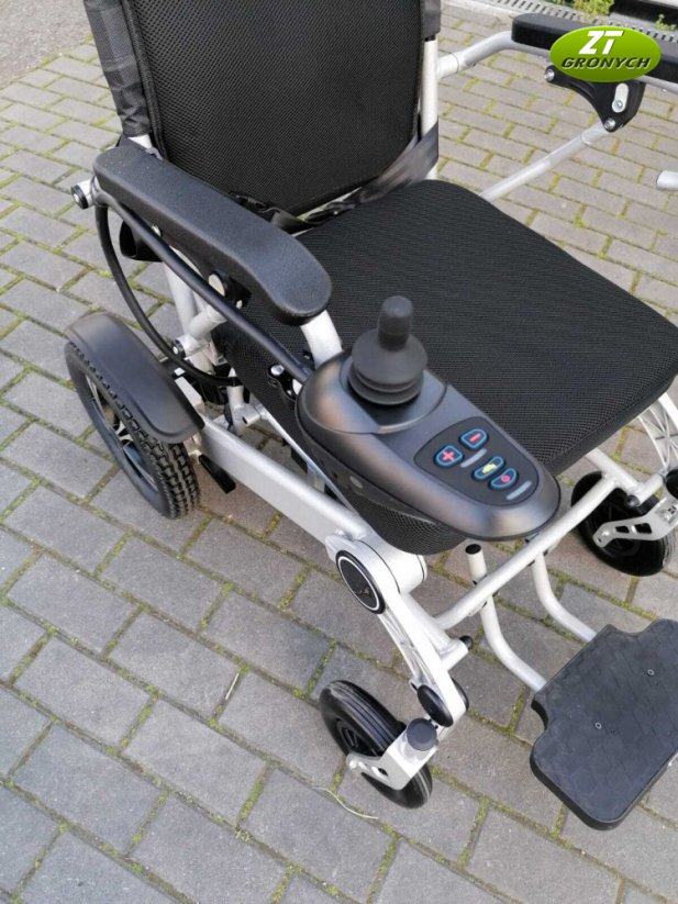 SELVO i4500 - skládací elektrický invalidní vozík 6