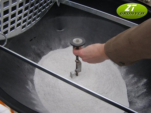 Dakr KRH 03 - Rozmetadlo soli a granulovaných hnojiv se sedačkou pro FD-2, FD-2H a FD- (1)