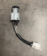 Spínací skříňka s konektorem