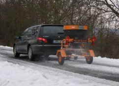 Dakr 01021.021 KRH 04 - Rozmetadlo soli a umělých granulovaných hnojiv   