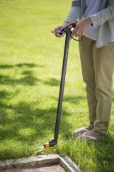 Fiskars 1000589 Servo-System™ GS46 - Nůžky na trávu dlouhé 