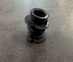 Příruba (mezikus) karburátoru