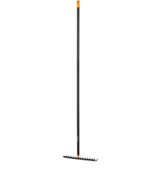 Fiskars 1016036 Solid™ - hrábě ocelové s násadou