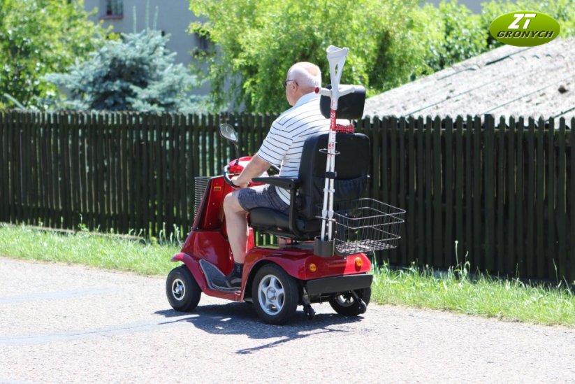 Čtyřkolový elektrický invalidní vozík SELVO 4800