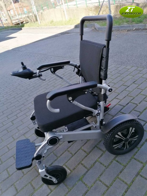 SELVO i4500 - skládací elektrický invalidní vozík 10
