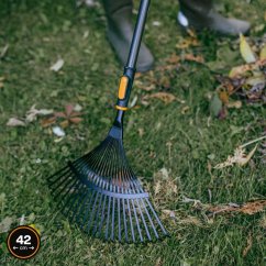 Fiskars 1080675 OneClick - kovové hrábě na listí bez násady