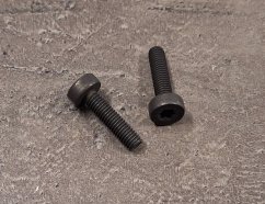 Šroub výfuku ECHO CS-2511TES 5x20 TORX 5  - 1ks